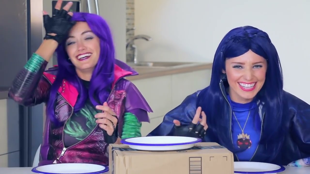 Mal & Evie Pop Tart Challenge What's in my Mouth with Descendants Mal & Evie Makeup. DisneyToysFan.