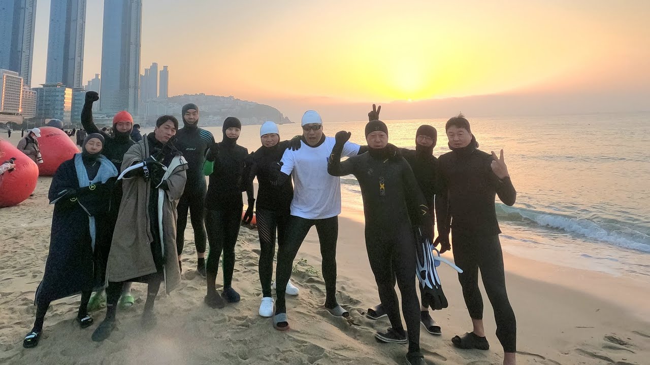 제39회 북극곰 수영대회 1km동행수영~  함께해서 즐거워요.^^#북극곰수영대회 #해운대 #겨울 #바다수영 #축제#korea  #haeundae#Open Water Swimming