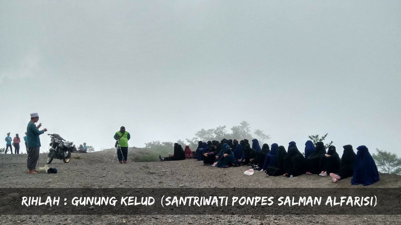 Rihlah : Gunung Kelud (Santriwati Ponpes Salman Alfarisi)