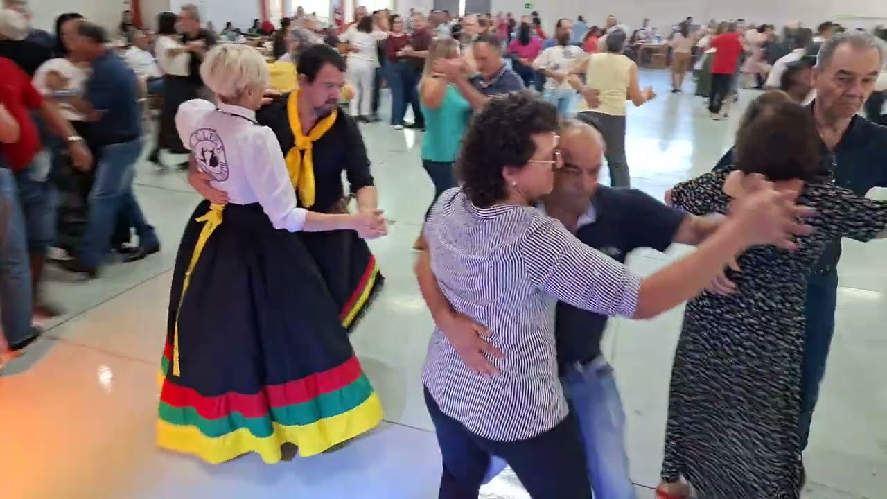 almoço com matine no centro de Eventos em Chopinzinho no Paraná(com marcos e margarida)