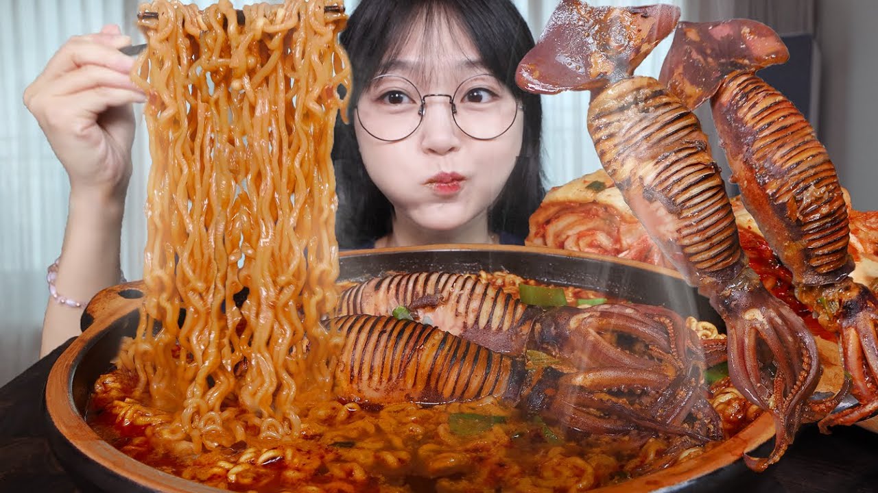 Острый рамен с кальмарами🦑🍜Mukbang ASMR