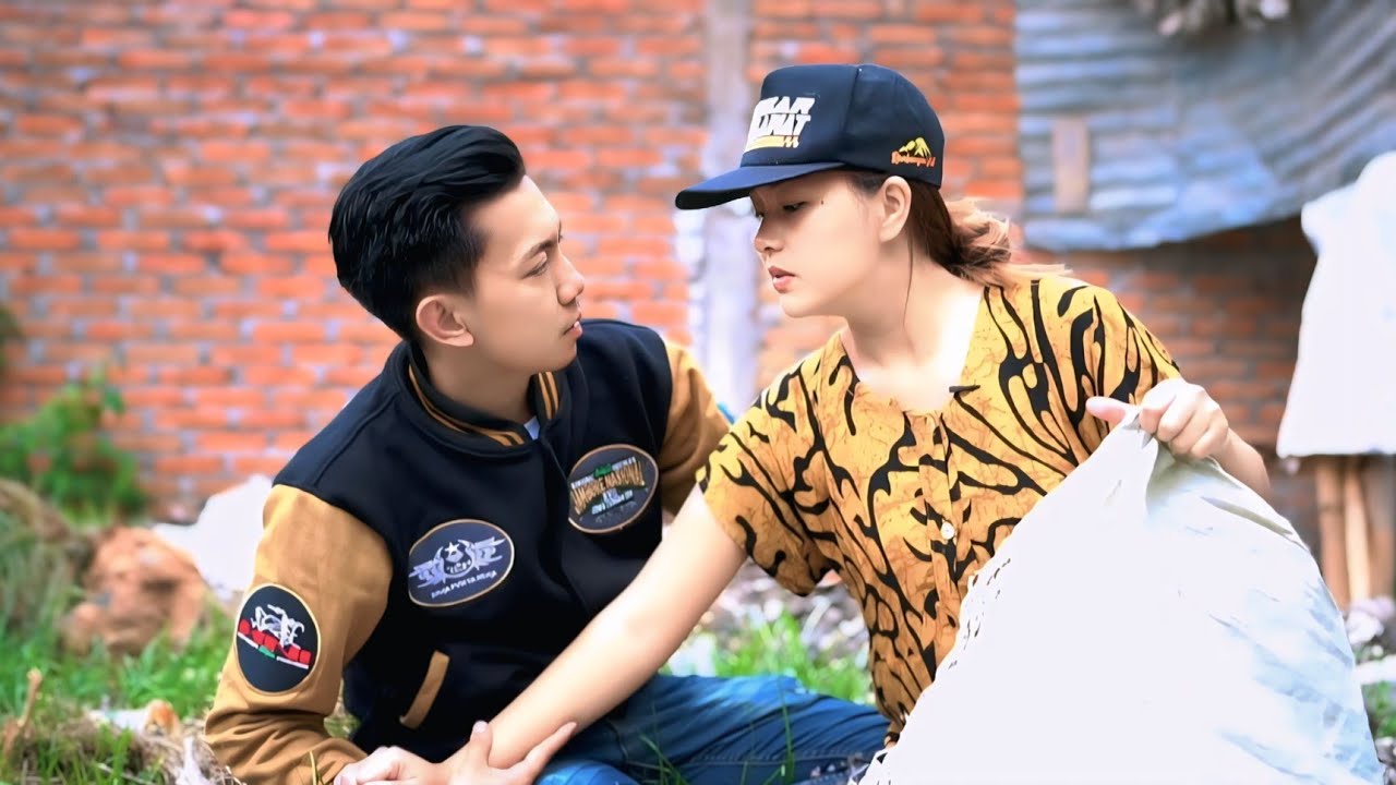 DEMI INGIN MENGETAHUI SIFAT KETUA CLUB MOTOR BOS CANTIK RELA NYAMAR JADI PEMULUNG, Kecewa..