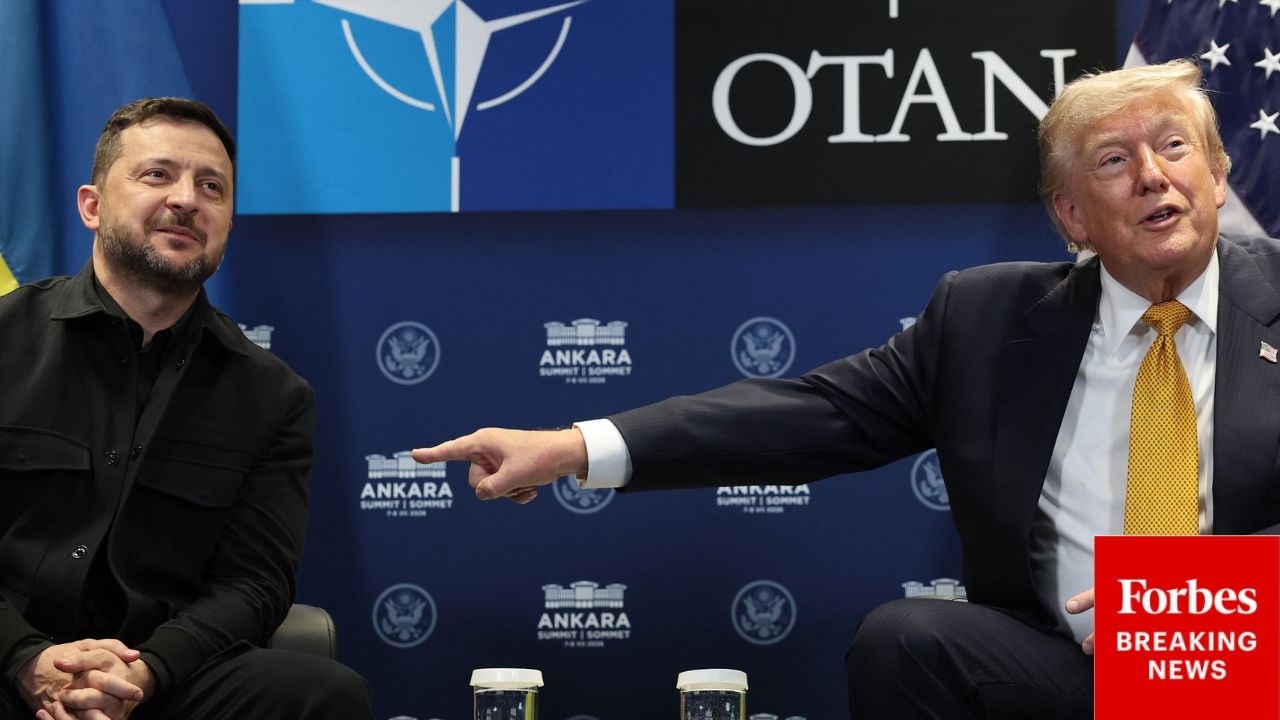 СМОТРИТЕ: Трамп указывает на Зеленского и спрашивает репортеров: &laquo;У вас есть вопрос к президенту ...