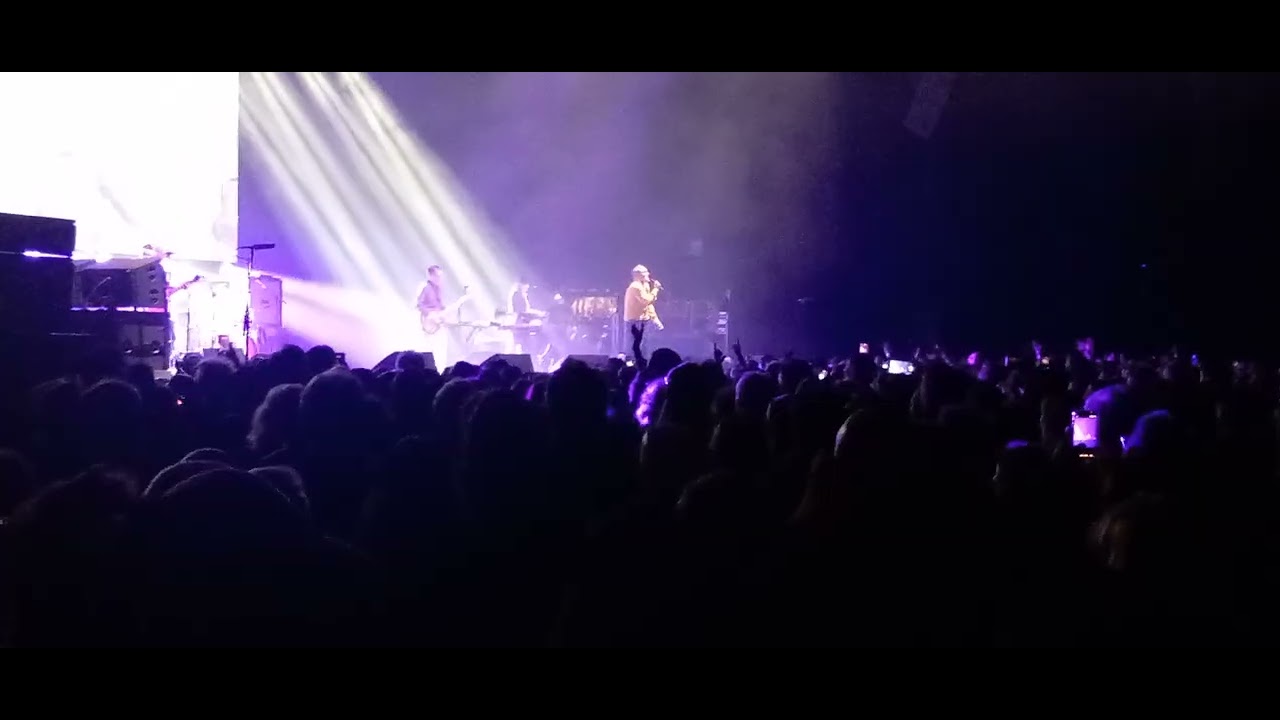Morrissey  -  Suedehead [Zénith Lille France 04.03.26]