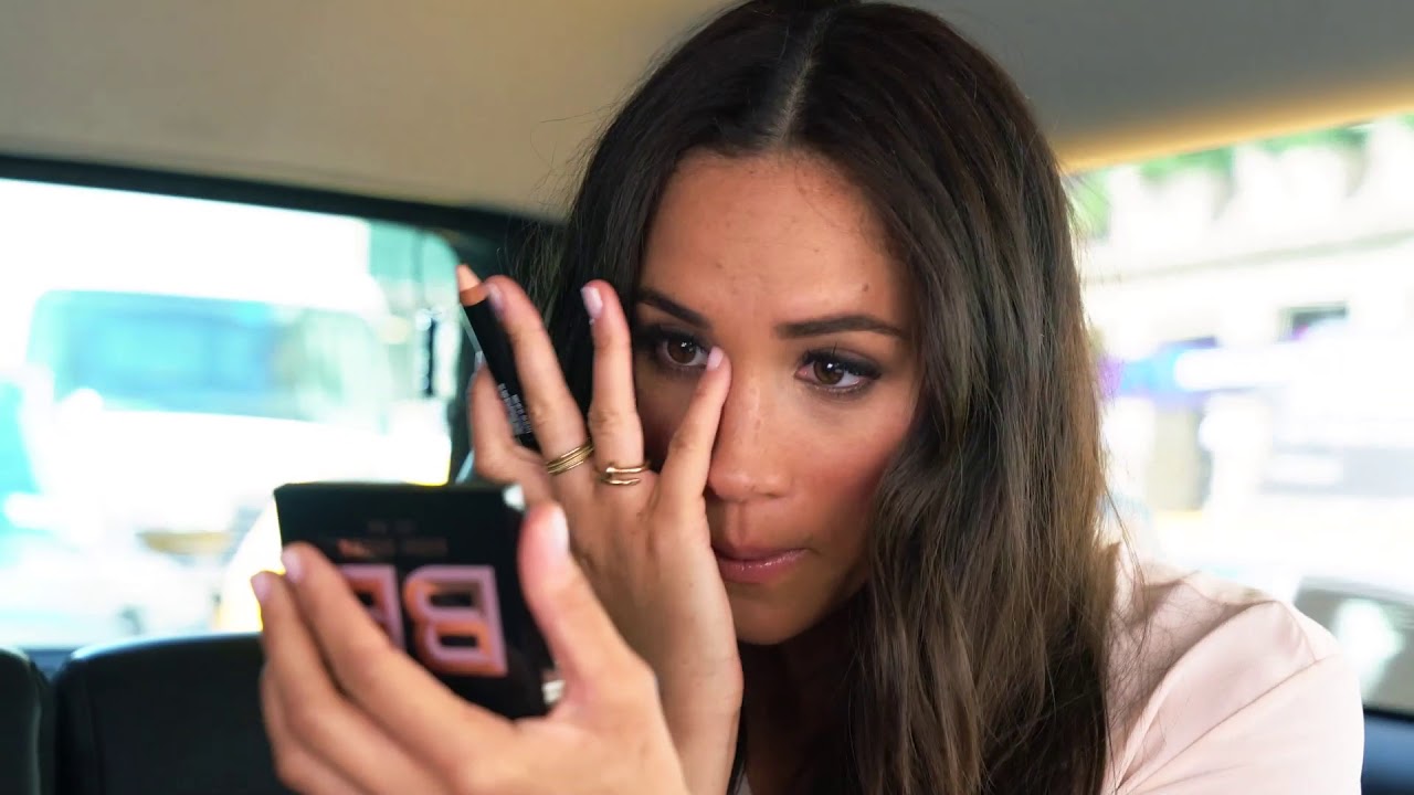 How Meghan Markle Does Her Makeup in a Car