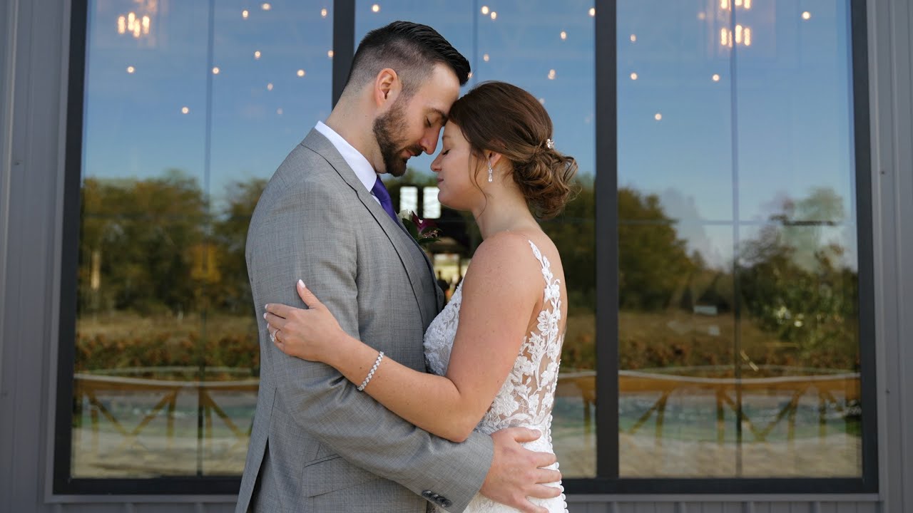 Iowa Wedding | Nate + Tara | Ashton Hill Farm | Cedar Rapids, IA