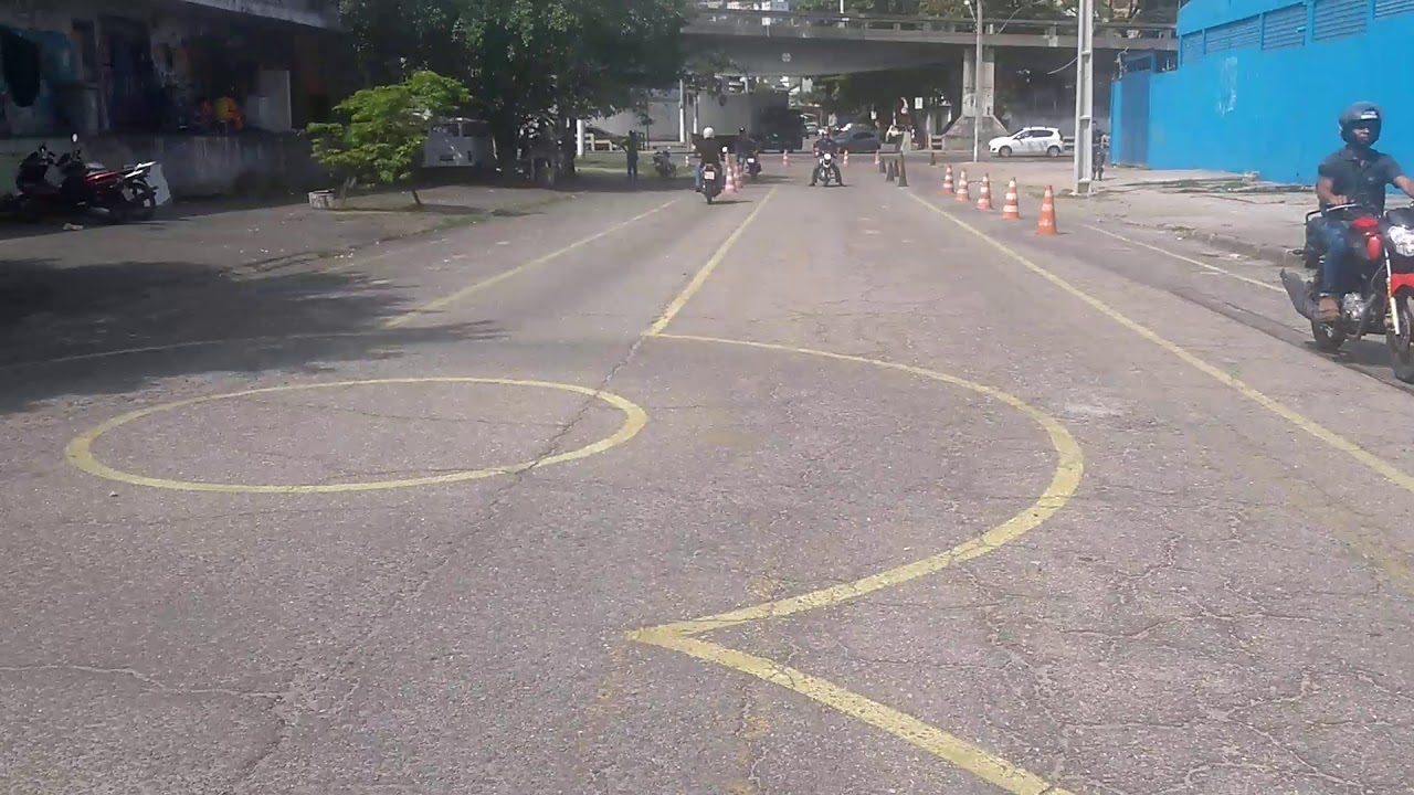 Como fazer o oito na prova de moto