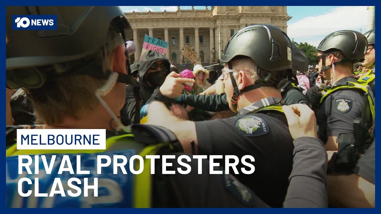 Полиция вмешивается в противостояние трансгендерных активистов и участниц митинга за права женщин...