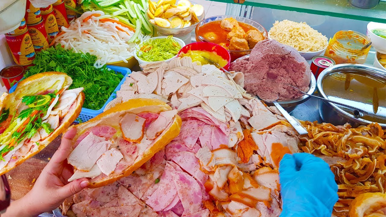Xe bánh mì Pate Chợ Xóm Chiếu cực ngon tới 3 người bán Sài Gòn | street food saigon