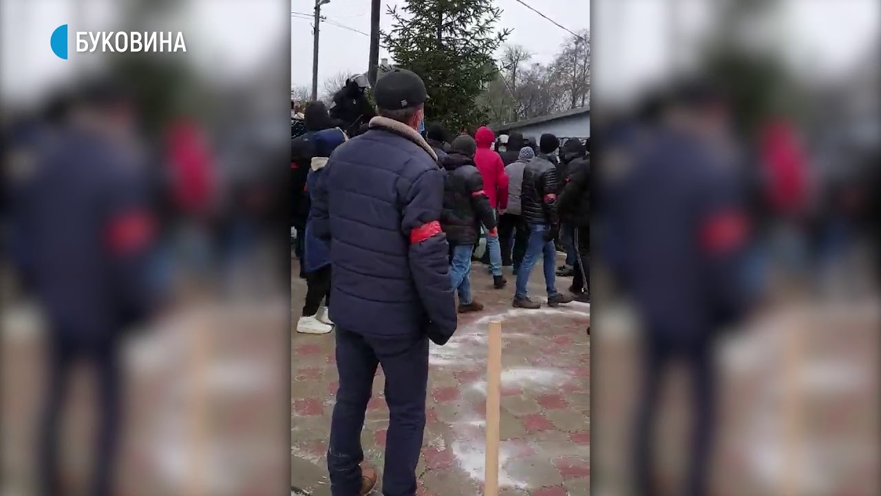 Поліція проривається на територію храму в Михальчі