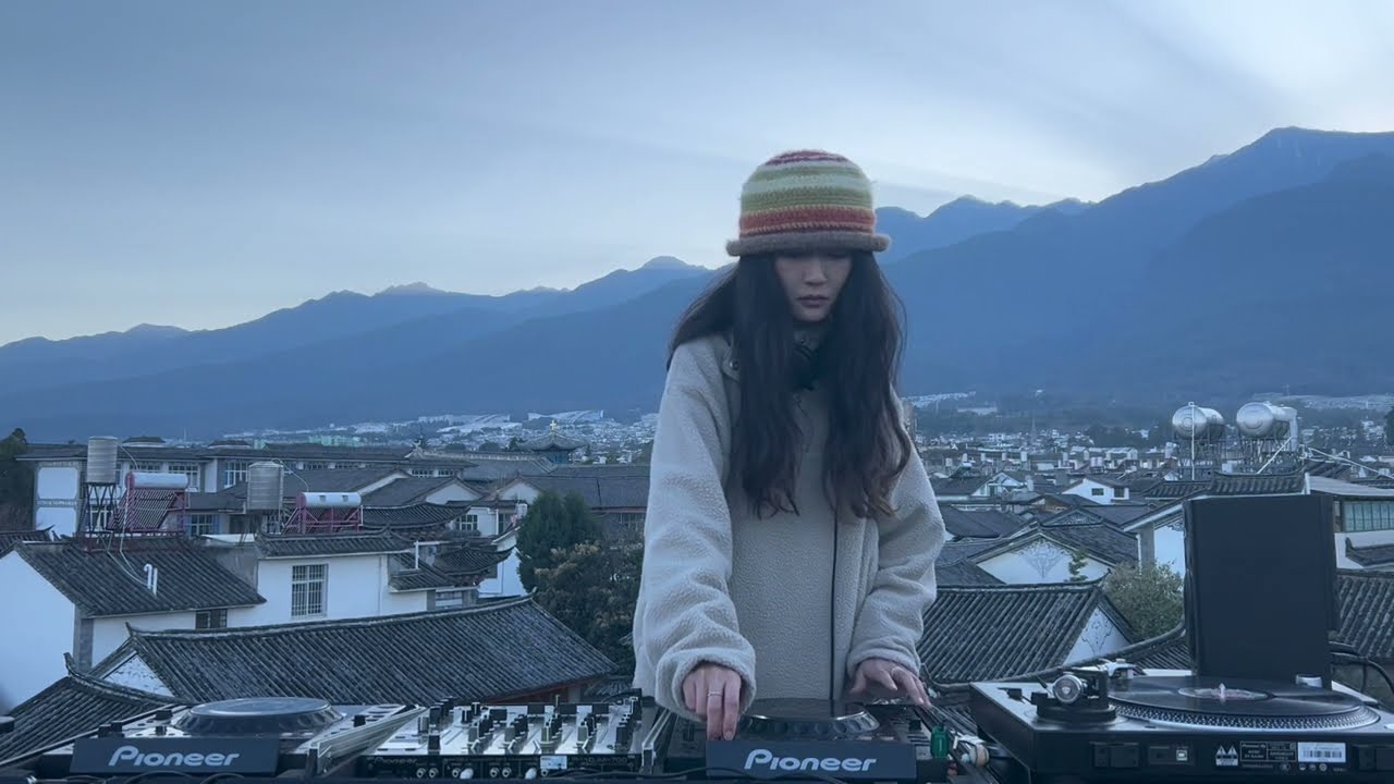 B.AI rooftop live stream from Dali, Yunnan (China)