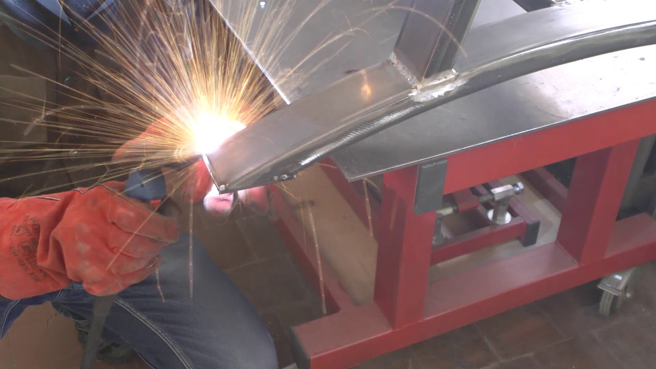 Стол из мебельного щита и металла Wood Metal Table DIY
