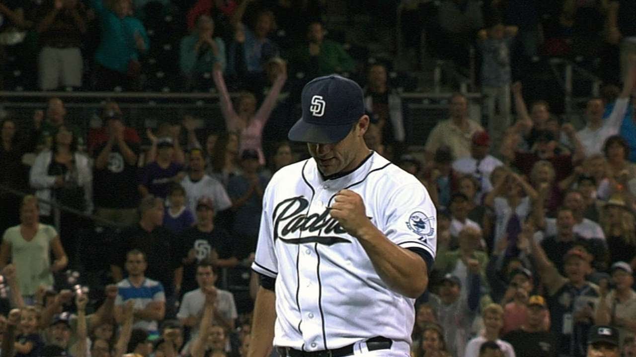 COL@SD: Stults goes distance to snap Padres' skid