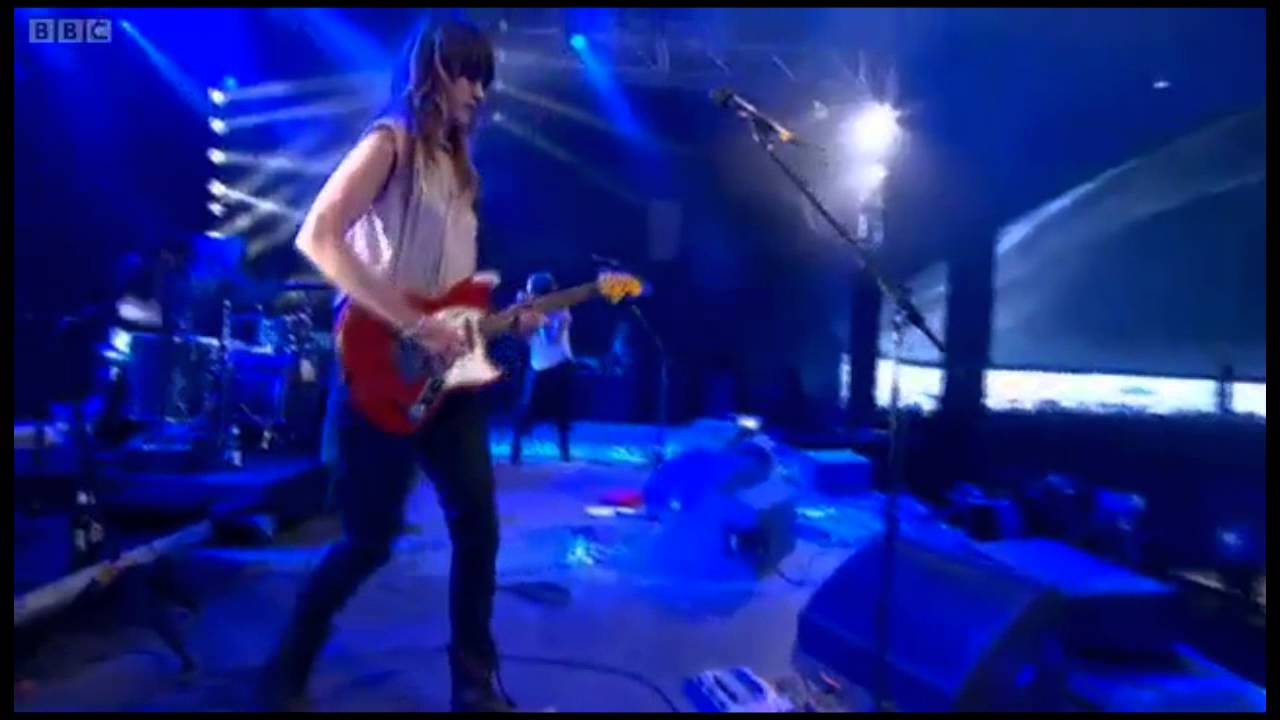 Warpaint - Composure // Undertow (live @ Reading 2011)