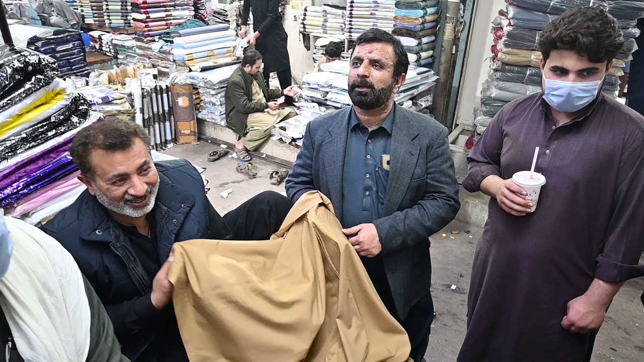 TOUR TO AZAM CLOTH MARKIT LAHOUR,VERY INFORMATIONAL VIDEO.
