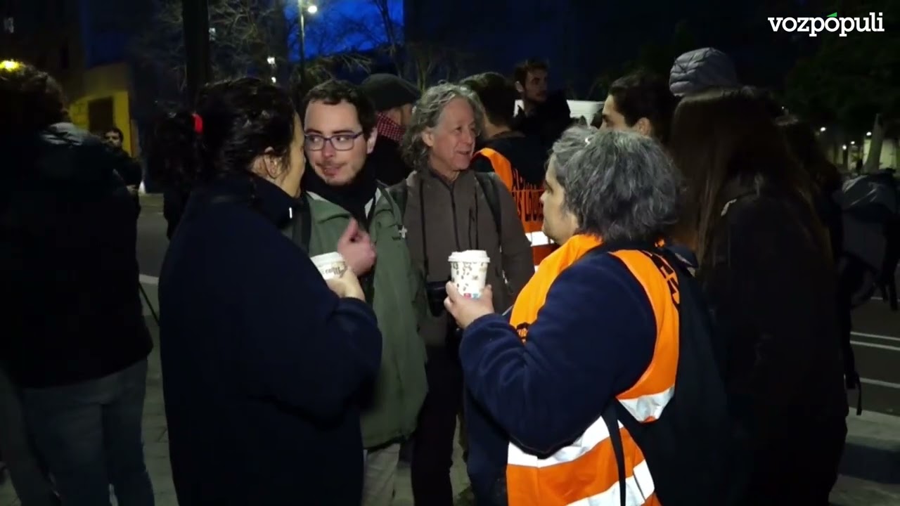 Centenares de personas evitan un desahucio en Casa Orsola (Barcelona)