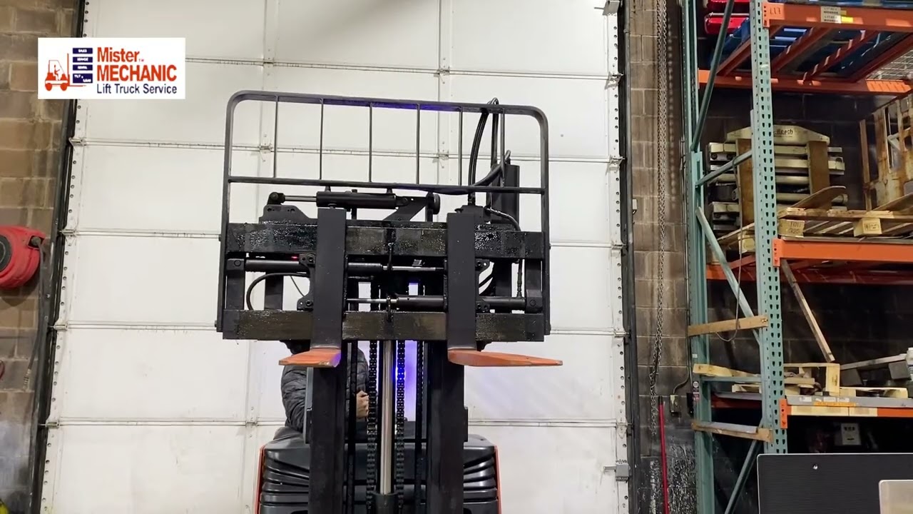 2014 Toyota 4,000 lb capacity End Control forklift