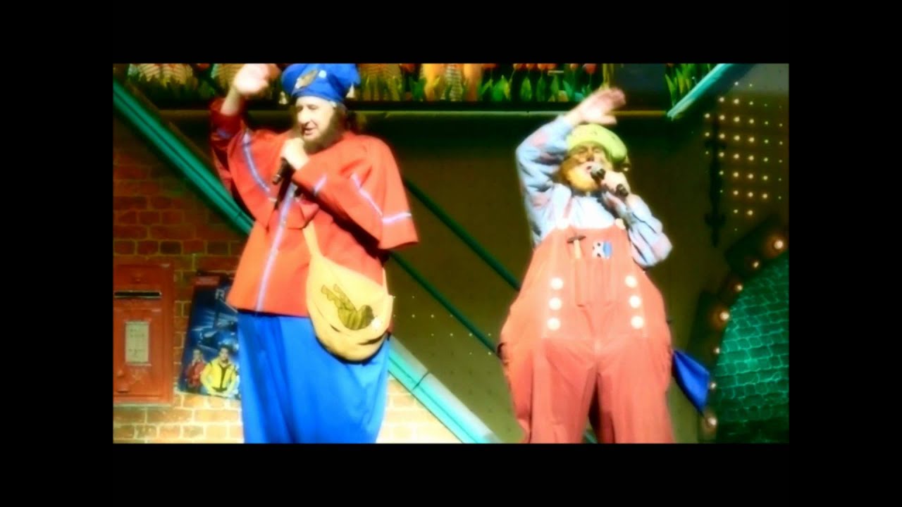 kabouter lui verloor ze pruik en ze muts ,,hilarische,, studio100zoerfestival 23 06 2012 16.30