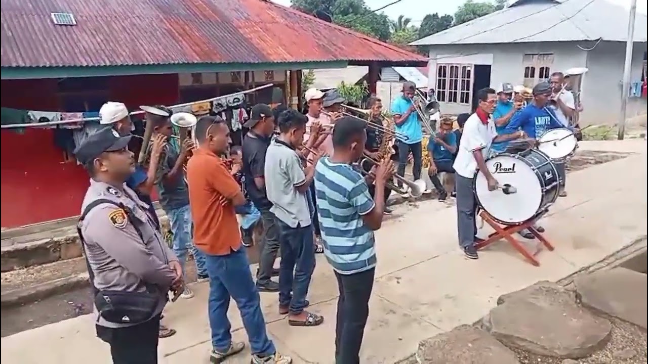 Bhabinkamtibmas amankan giat adat di Desa Batu Merah, Kecamatan Damer, Maluku Barat Daya
