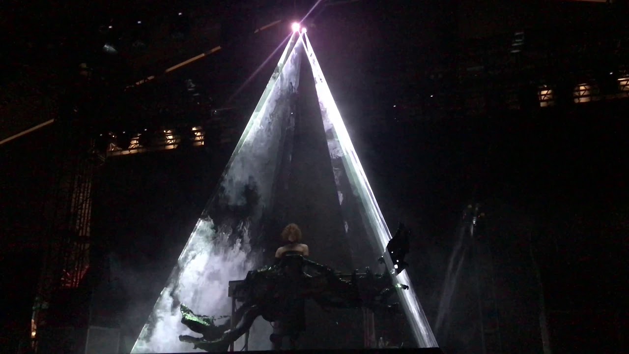 SOPHIE - Faceshopping (Coachella 2019 - Weekend 1, April 12, 2019