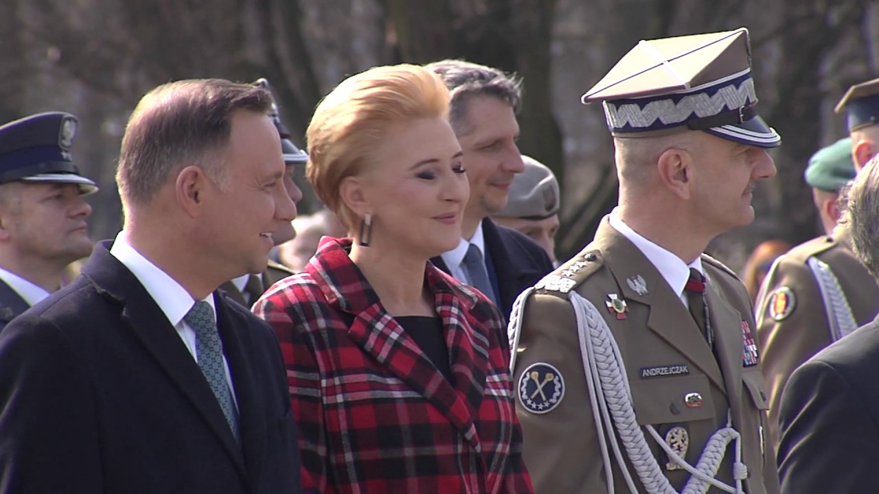 Wręczenie sztandaru Pułkowi Reprezentacyjnemu Wojska Polskiego