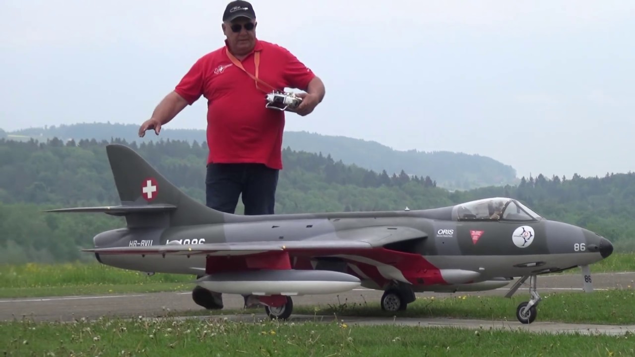 SWISS HAWKER HUNTER RC SCALE TURBINE MODEL JET 29.OLDTIMERMEETING 2018