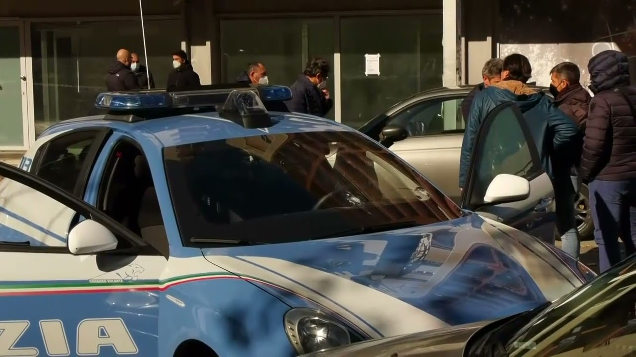 Agenti feriti a Taranto, arrestato l'aggressore. I due poliziotti non sono in pericolo di vita