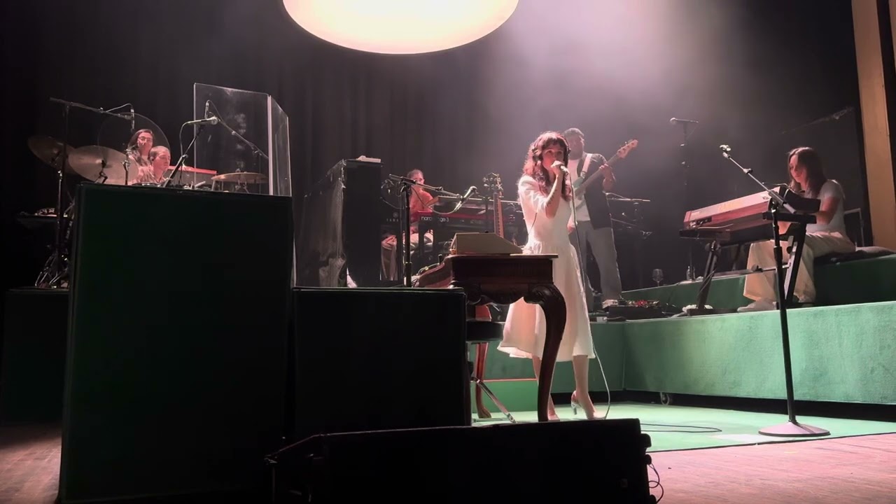 Clairo, “Softly” Live