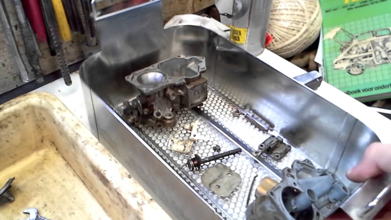 Ultrasonic cleaning of a carburetor with Tickopur R33