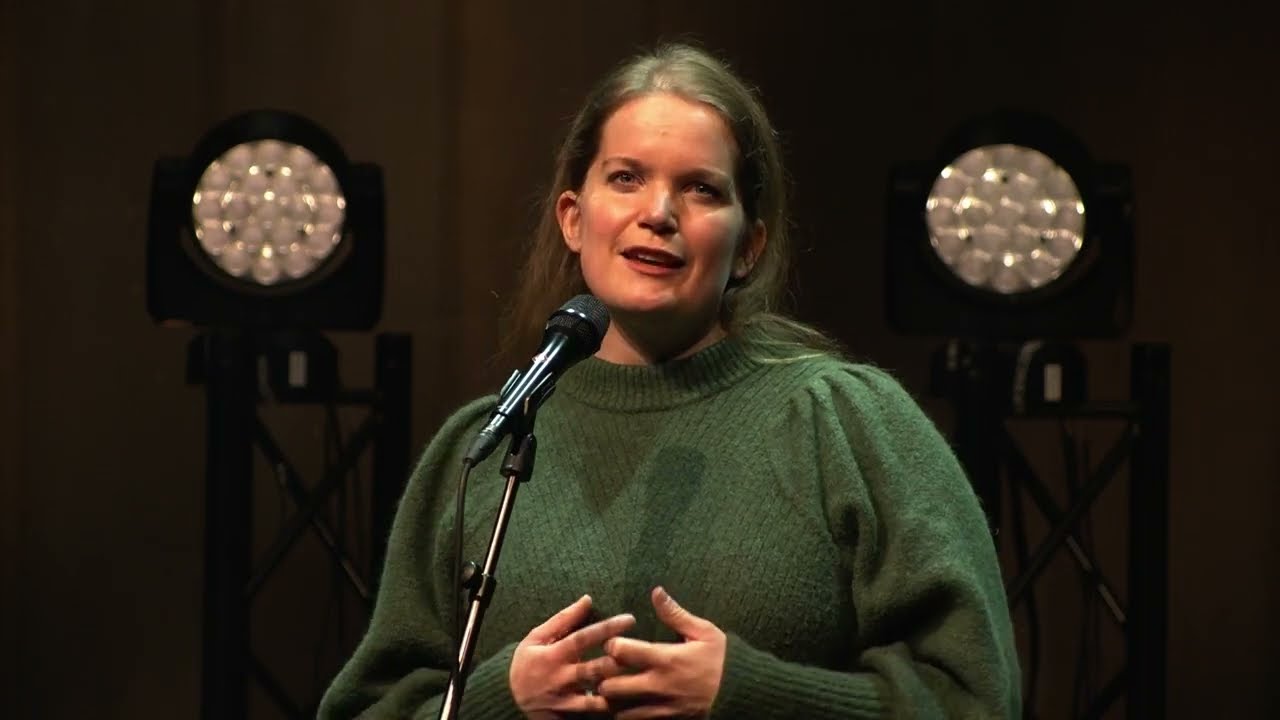 Ingebjorg Lognvik Reinholdt singing 