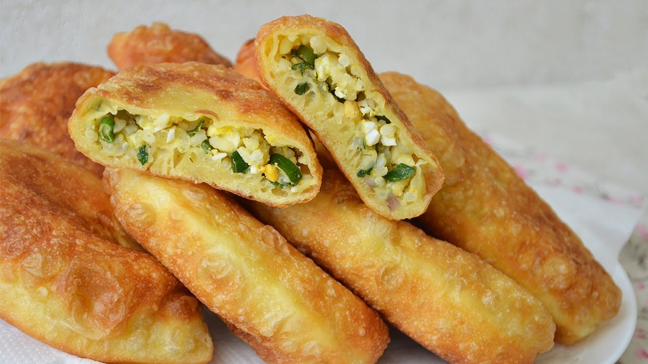 Жареные пирожки с рисом, яйцом и зеленым луком. Простое и быстрое тесто.