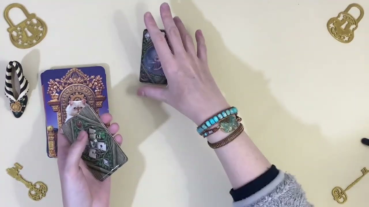 Qu'est-ce qu'il/elle veut de toi ? Conseil de mes cartes Tarot Interactif Amour Amiti&eacute;