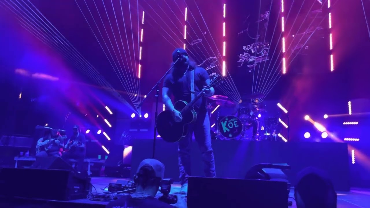 Koe Wetzel - Cabo (front row)
