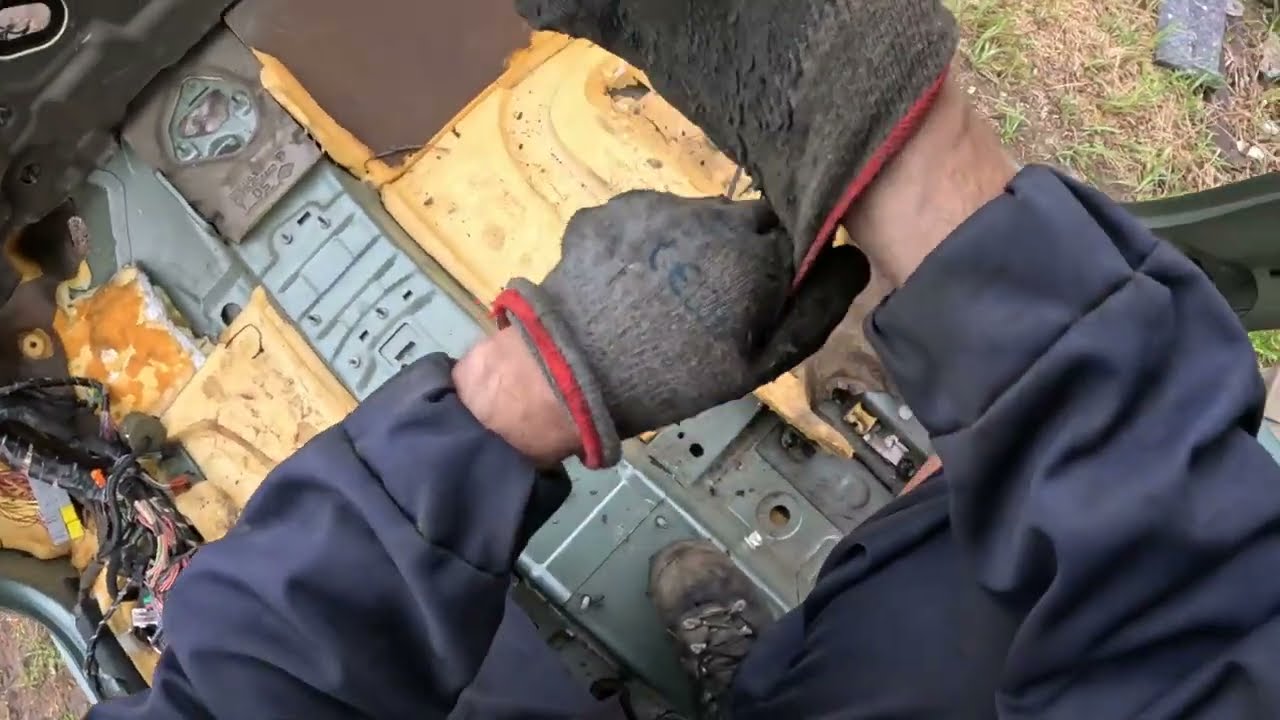 Rozbieram Renault Scenic 2 cz 39. Wygłuszenie, potukłem szyby, kurtyny powietrzne, hamulec ręczny