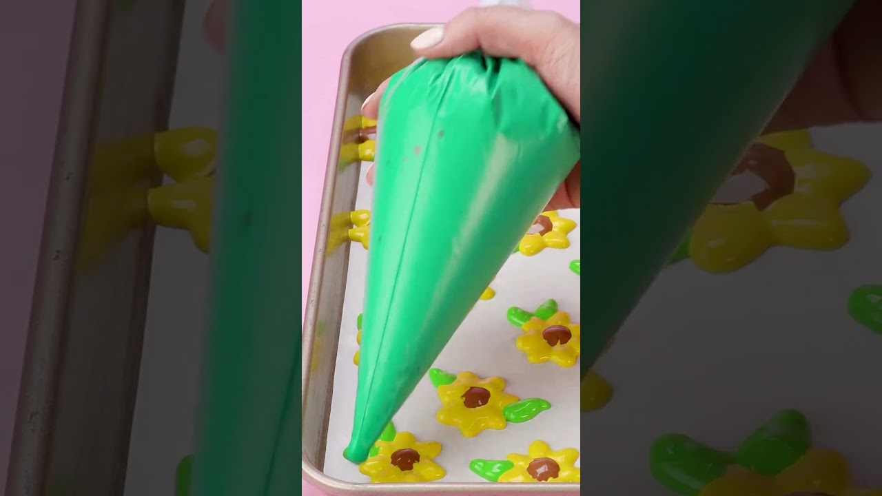 Delicious Sunflower Roll Cake #shorts #sweettime #rollcake