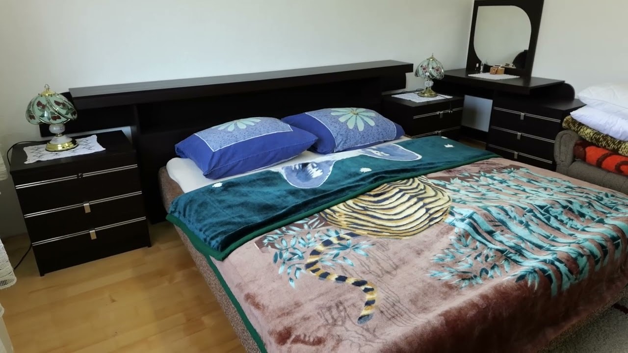 -SEOSKO IMANJE DŽEVER  NA PREVILIMA ČEKA SVOJE GOSTE -