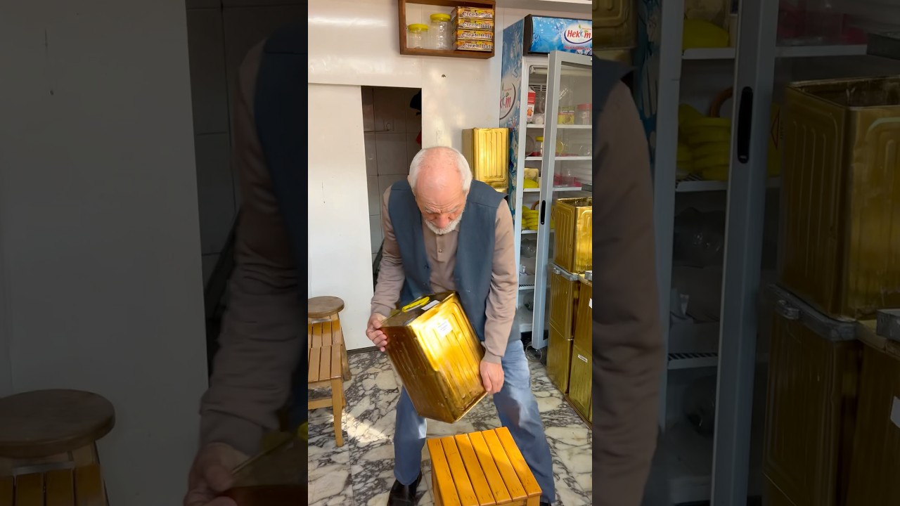 Tam 86 yıllık olan balın a&ccedil;ılışı !! #bal #karakovan #balcılık #keşfet #youtubeshorts #tarih #food
