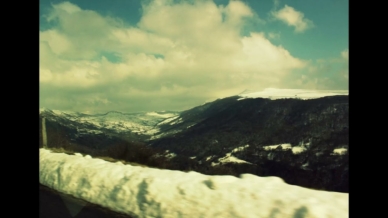 Route de montagne ( percussions chromatiques, chœur, trompettes, synthétiseur)
