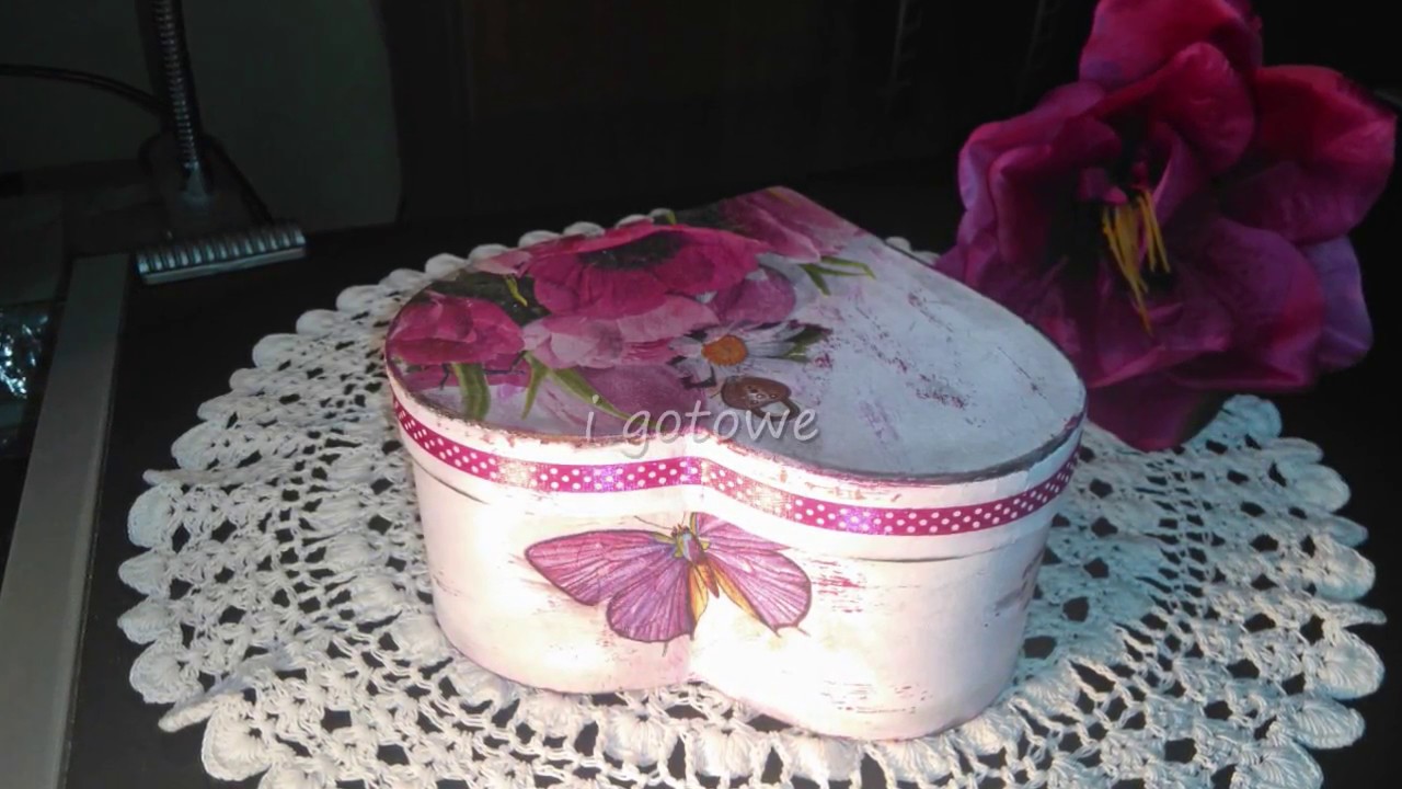 Decoupage -pudełko z kwiatami