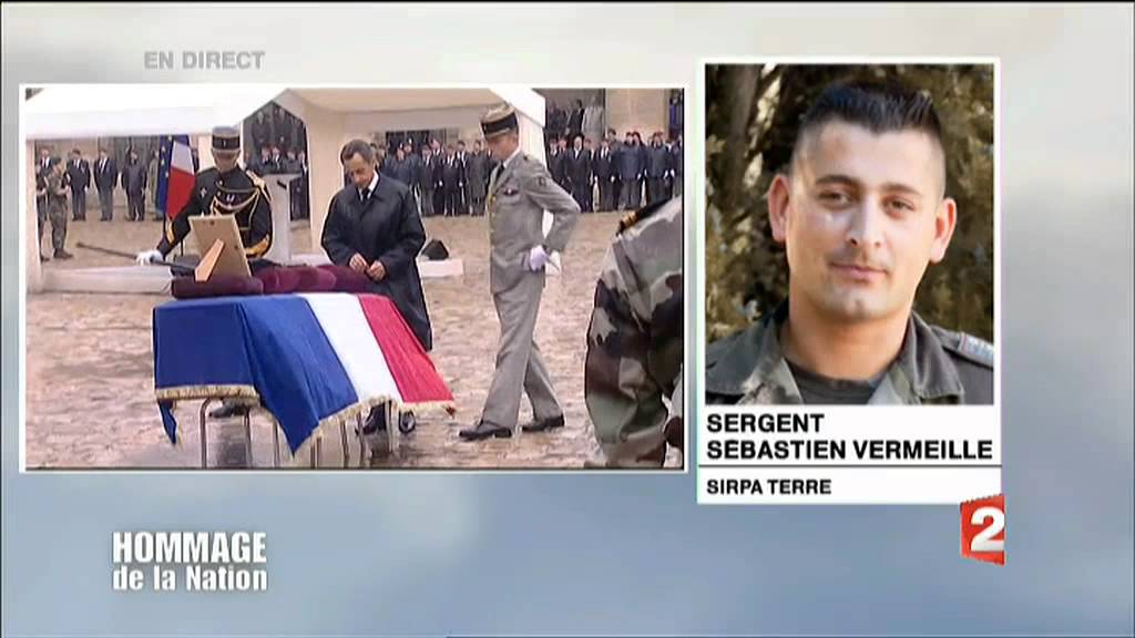 Nicolas Sarkozy décore les soldats morts - Le Figaro
