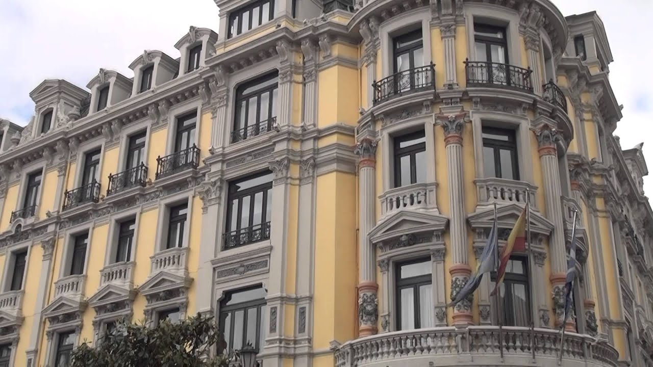 Paseo por la Ciudad de Oviedo  un día de Fiesta