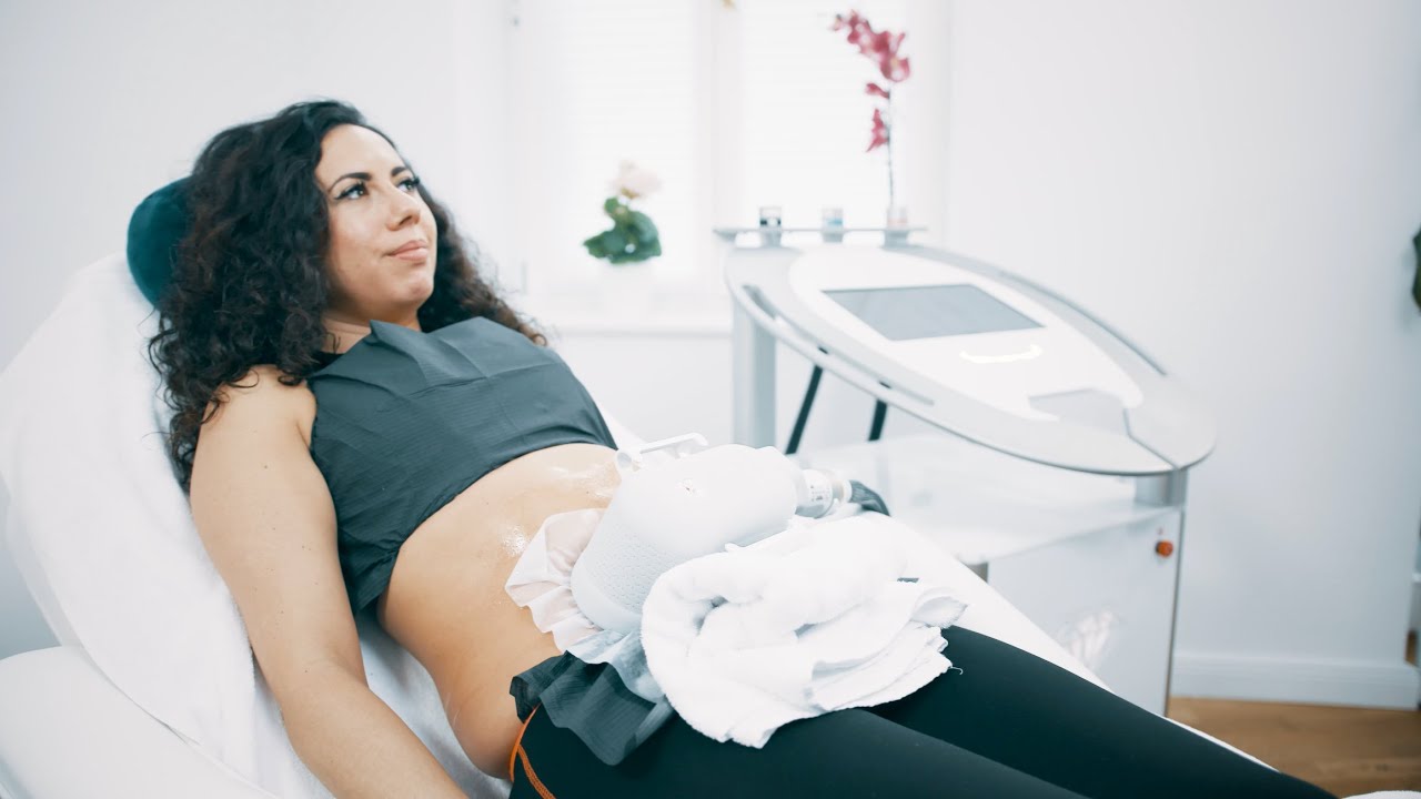 Kryolipolyse Behandlung bei ICE AESTHETIC mit dem neuen CRISTAL Pro