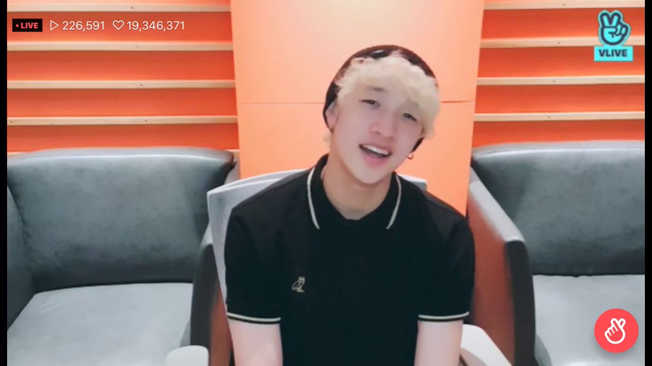 Chan singing Marry you by Bruno Mars on vlive