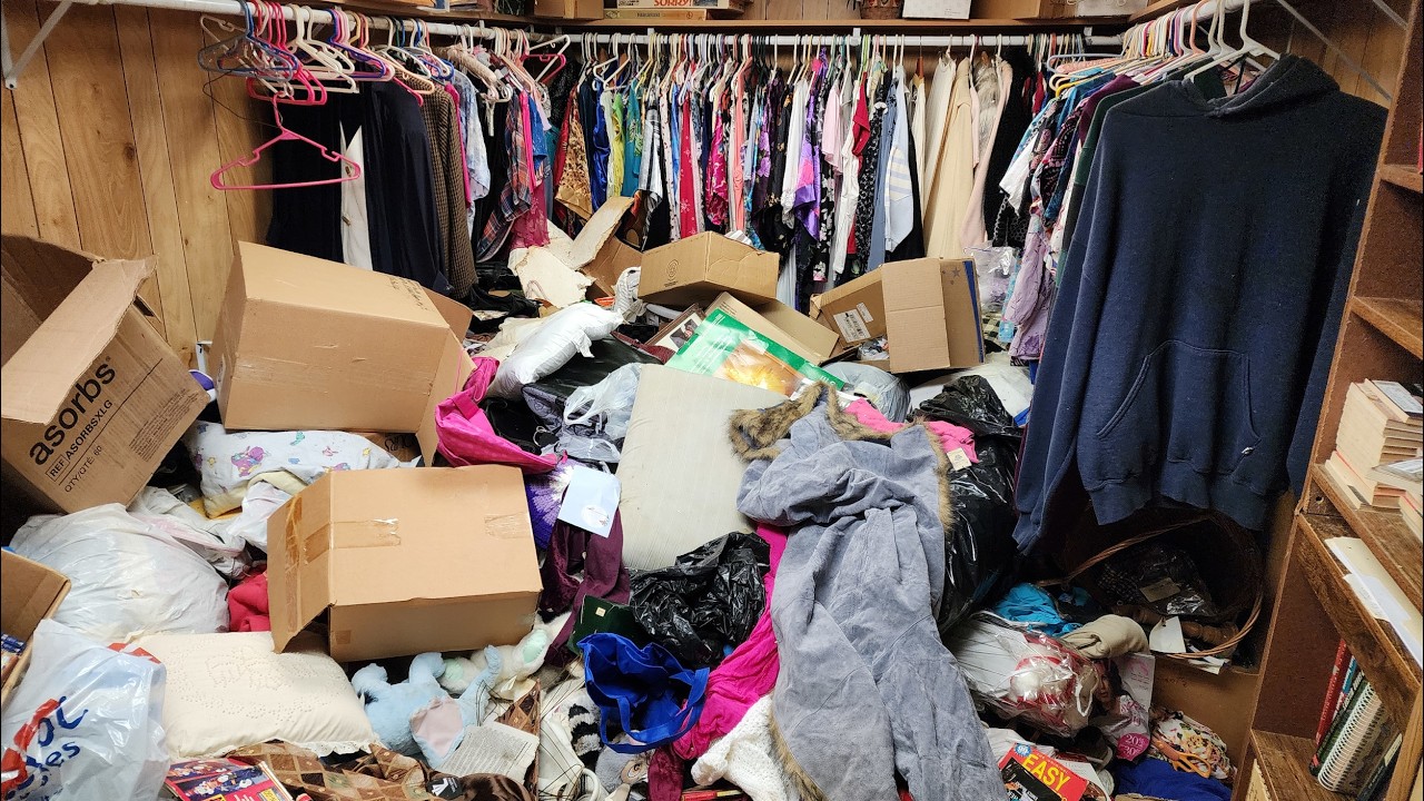 What to Expect When Helping A Friend with Hoarding Disorder