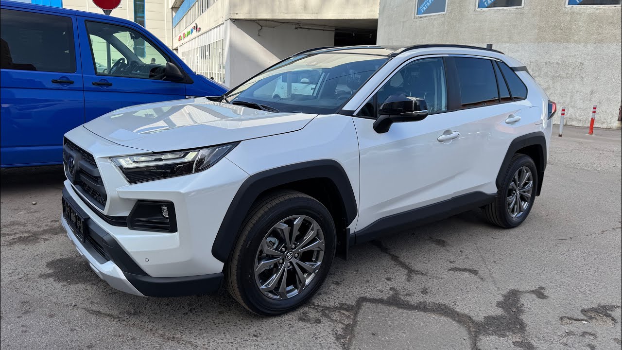 Toyota Rav4 V XA50 2025г, 2.0-171лс, цена 4.100.000 рублей.