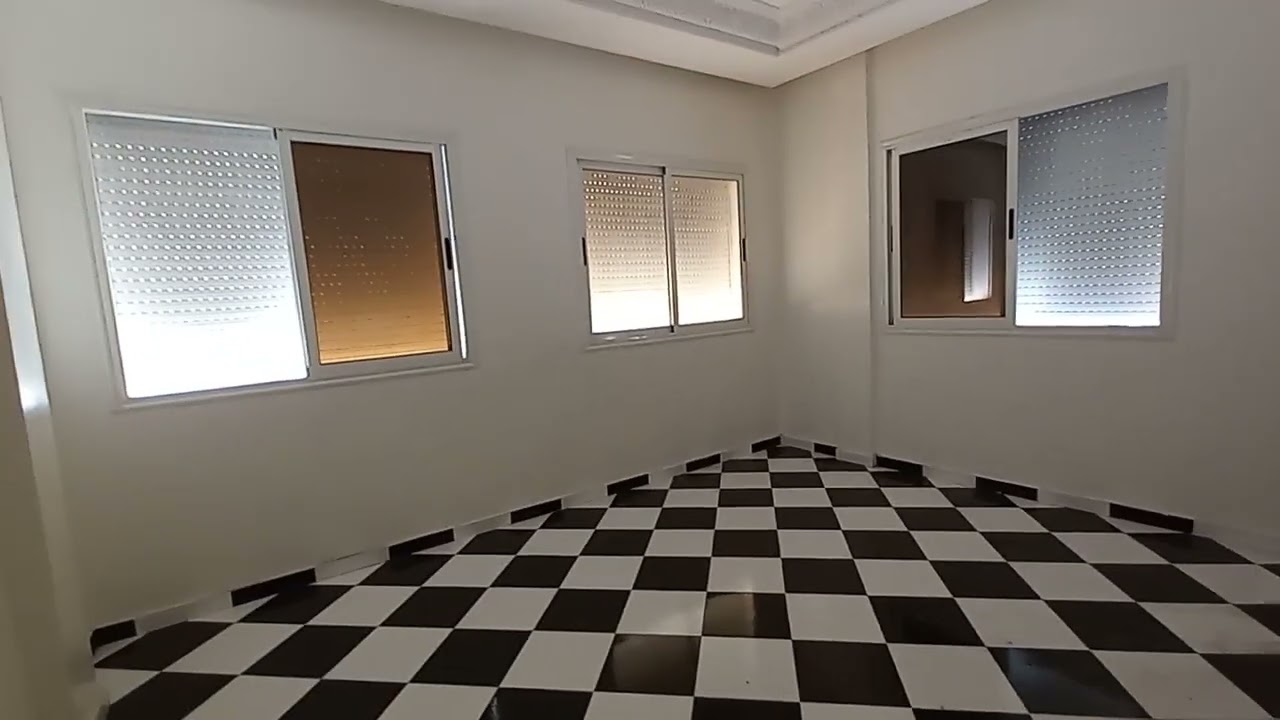 0612775251 شقة للكراء نقية و مشمش بالحي المحمدي عقد سكن أو عمل