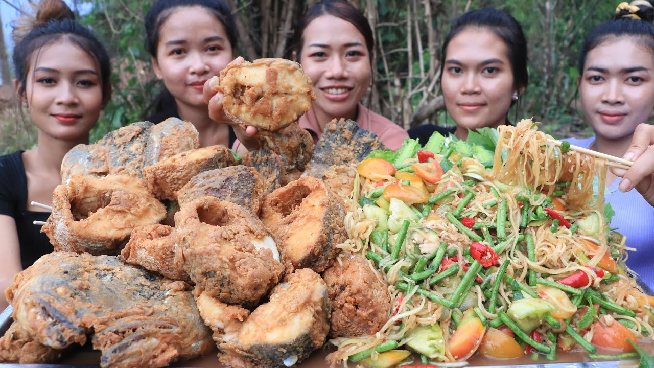 Amazing cooking fried fish eat with papaya salad recipe - papaya salad