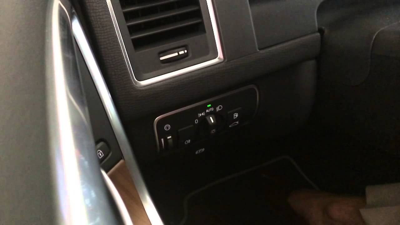 Demonstration of the Active High Beam feature on 2015.5 Volvo XC60 with technology package