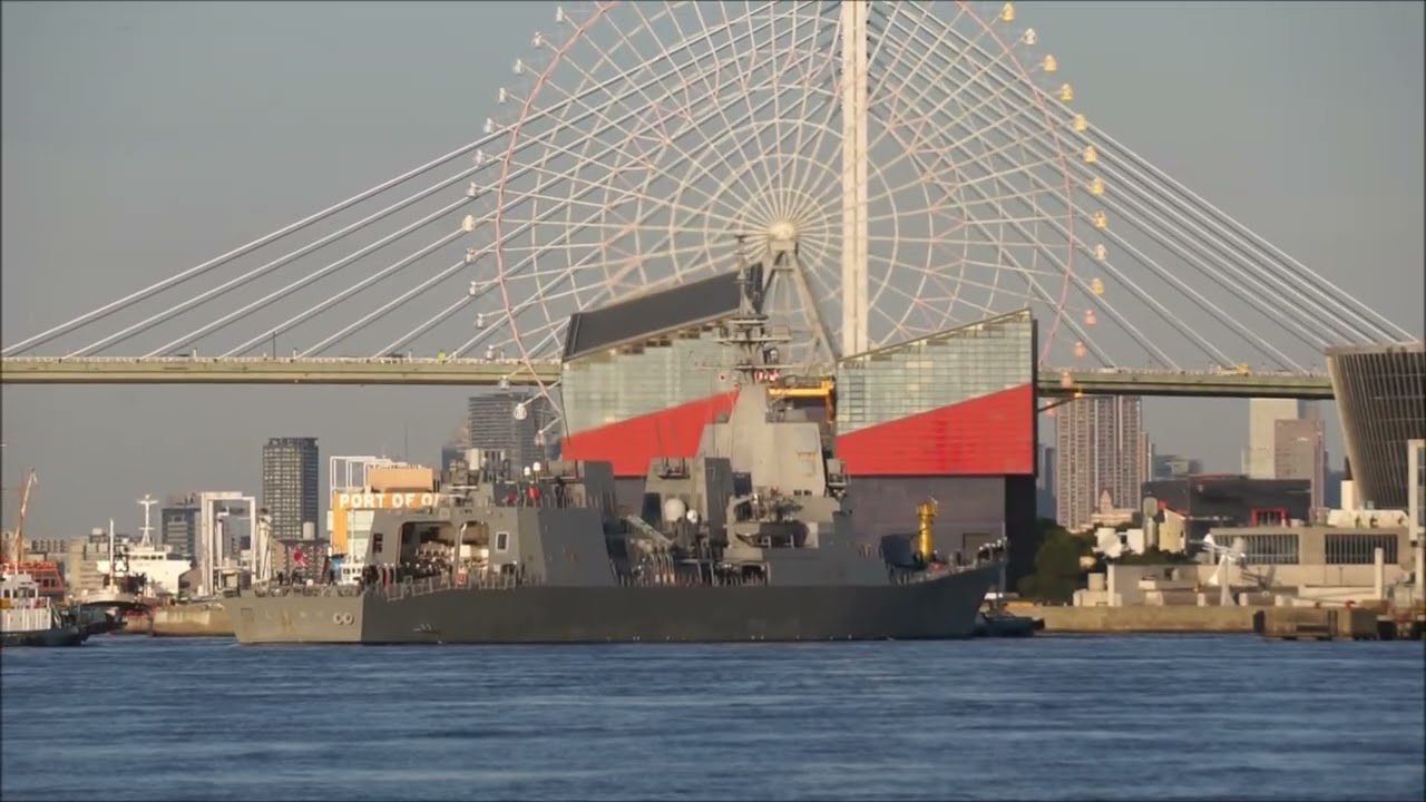 護衛艦しらぬい大阪港を出港