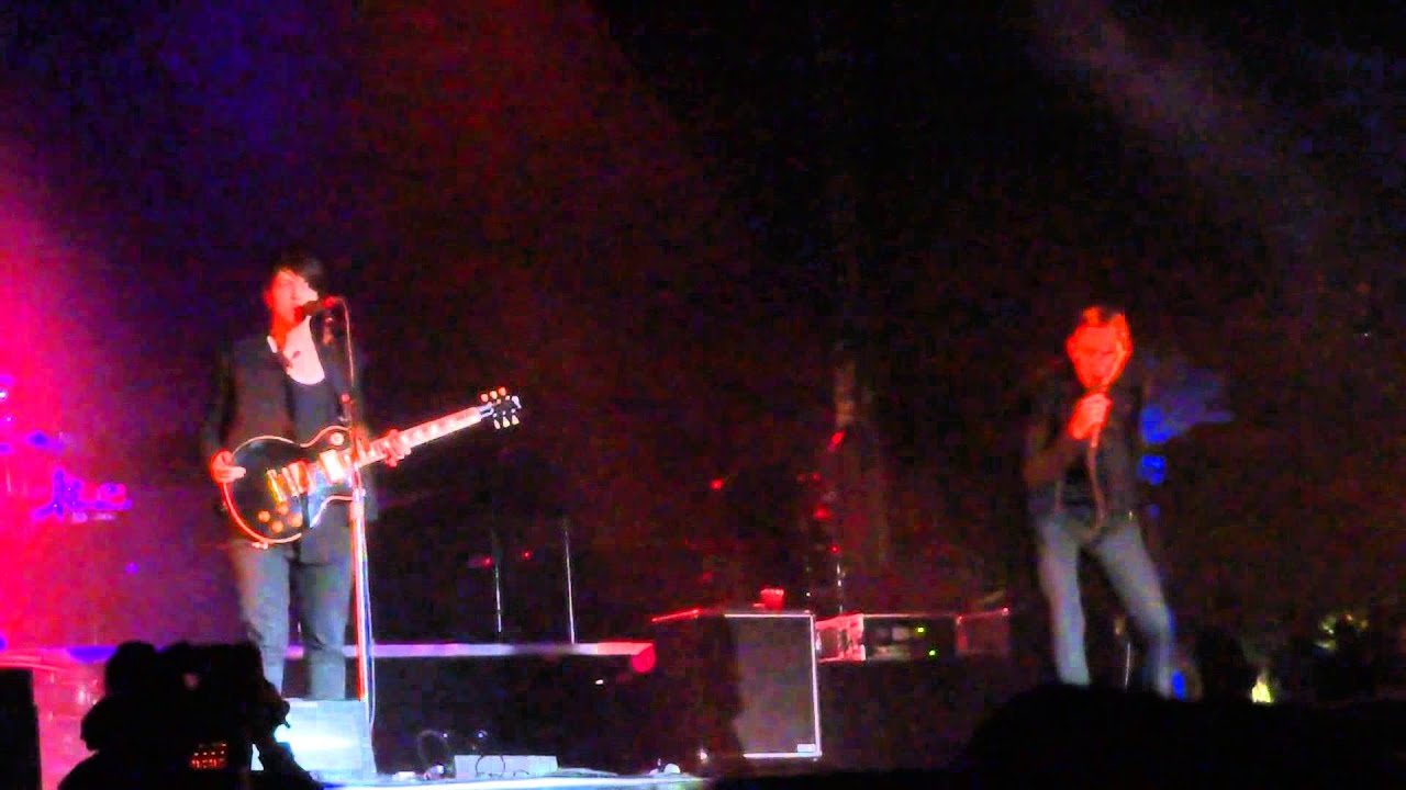The XX & Solange - Hot Like Fire (Aaliyah cover Live at Coachella 2013) HD
